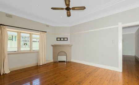 1 Bedroom Home with Built ins - Photo 4