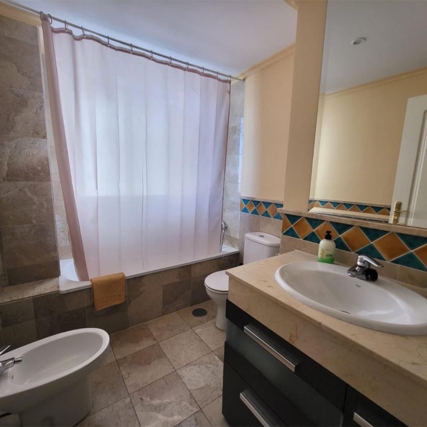 Piso de alquiler en Avenida Príncipe Salman, 2, Playa Bajadilla - Puertos - Photo 1