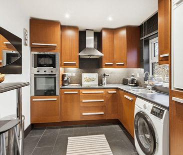 2 bed Flat To Let - Photo 6