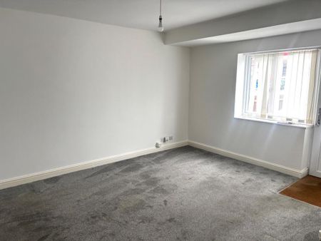 2 bedroom ground floor flat to rent - Photo 3