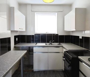 2 bedroom semi-detached house to rent - Photo 6