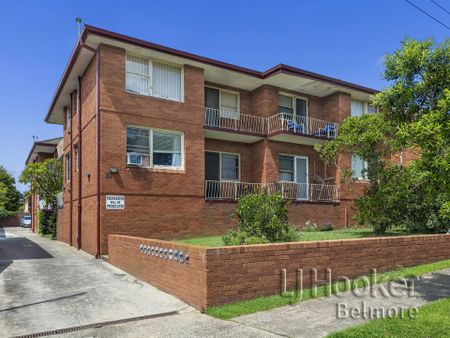 Modern 2 Bedroom Unit with Lockup Garage! - Photo 2