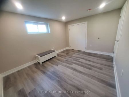 Property For Lease | N9055669 - Photo 5