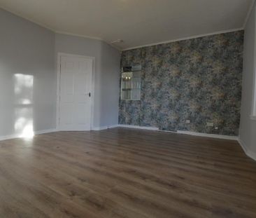 2 bedroom ground floor flat to rent - Photo 2