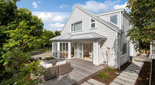 Luxury Living in the Heart of Devonport! - Photo 1