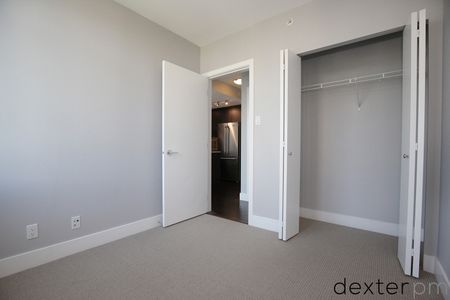 158 W 13th St #902 - Photo 2