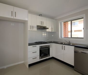 Modern 4-Bedroom Townhome in Prime Plumpton 🎉 - Photo 4