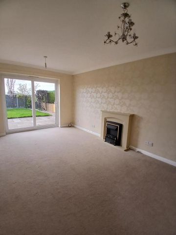 2 bedroom detached bungalow to rent - Photo 2