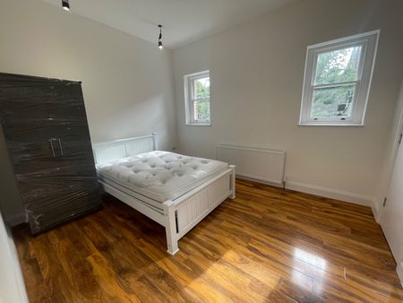 4 Bed Flat, Emmanuel House, CR2 - Photo 2