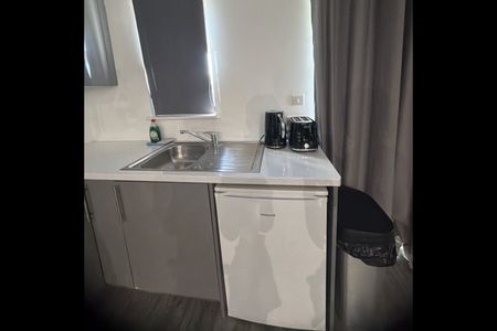 Studio Flat, Norbury Close, SW16 - Photo 5