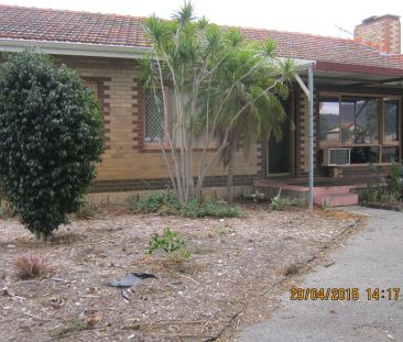 “Overseas and locals all welcome. Large 3x1 house on l/up yard. gas... - Photo 2