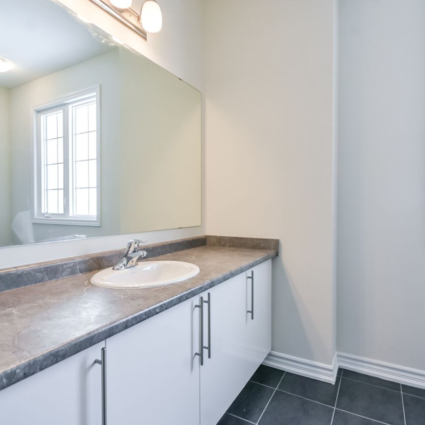 For Lease - 125 Mceachern Lane, Gravenhurst, Ontario - Photo 1