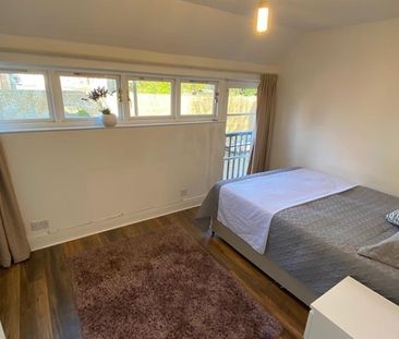 3 Bed Terraced House, Heron Place, SE16 - Photo 5