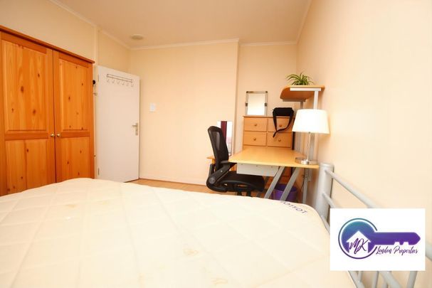 1 bedroom in a flat share to rent - Photo 1