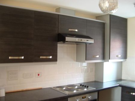 2 bedroom semi-detached house to rent - Photo 3