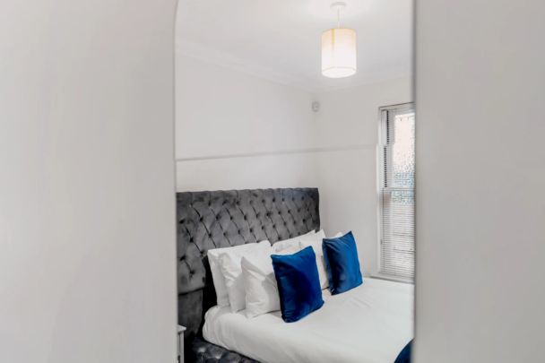 5 Bedrooms 2 Bathrooms - Photo 1