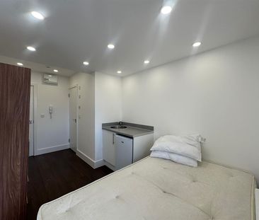 Heathfield Rise, Ruislip HA4, London - Photo 3