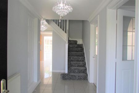 5 bedroom detached house to rent - Photo 2
