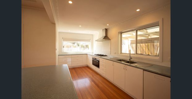 Spacious Family Living in a Prime Chelsea Location - Photo 1