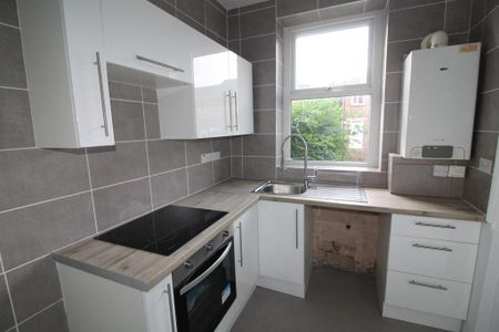 2 bedroom end of terrace house to rent - Photo 2