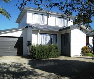 ELLERSLIE - 3 Bedroom House in a good location - Photo 2