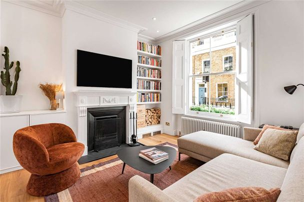 Beautifully refurbished two bedroom garden flat in Angel. - Photo 1