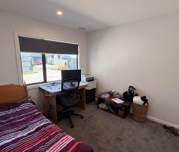 Sunny, Stylish and Spacious! - Photo 1