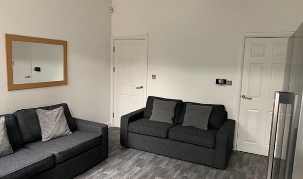 2 Rooms Available in a Stylish 6 Bedroom House - New Kitchen & Spacious Garden - Photo 1