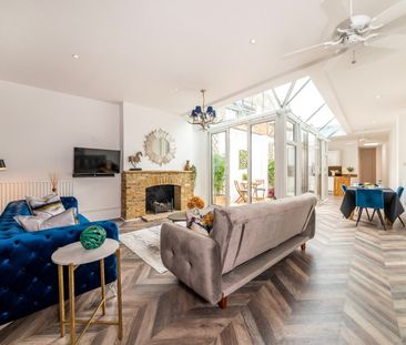 2 Bed Terraced House, Kramer Mews, SW5 - Photo 4