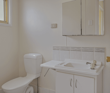 Tidy 1-Bedroom Home in Secure Over 50s Community – Waterfront Livin... - Photo 5