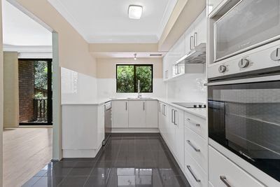 Spacious and Modern Living - Photo 2