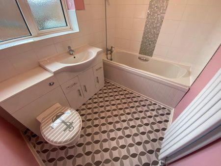 3 bedroom semi-detached house to rent - Photo 5