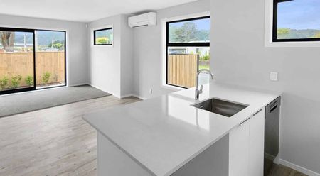 Modern Wainui Living - Photo 3