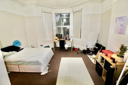 6 bedroom flat to rent - Photo 3