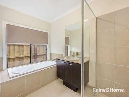 9 Luxor Drive, Fraser Rise, VIC 3336 - Photo 5