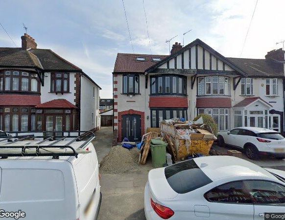 Studio Flat, Capel Gardens, IG3 - Photo 1