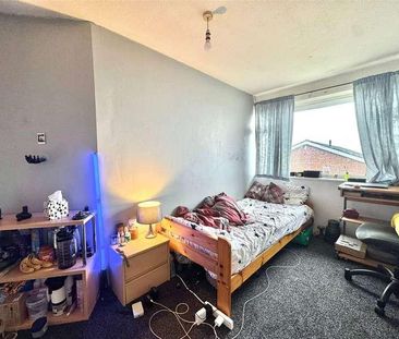 Sandy Hill Road, Farnham, Surrey, Surrey, GU9 - Photo 4