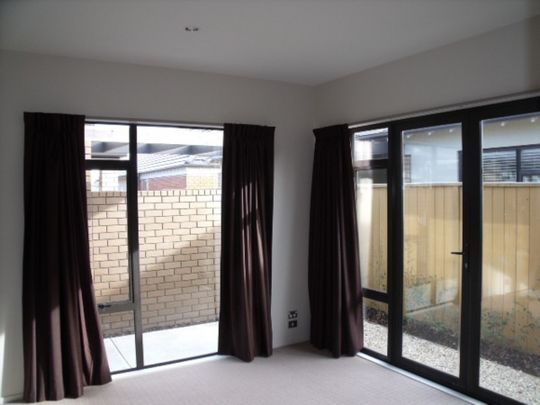 6 Saracen Avenue, Northwood - Photo 1
