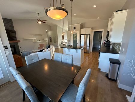 Furnished 4 bed/2 bath home in Rose Valley w/ Optional In-Law Suite - Photo 2