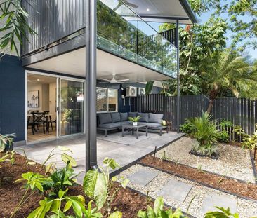 REFRESHED AND REJUVENATED! REMODELLED, HIGH SPEC, SMITHFIELD UNIT! - Photo 1