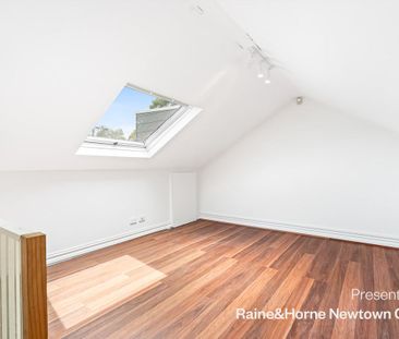 Oasis of charm offering 3 beds plus separate studio - Photo 2