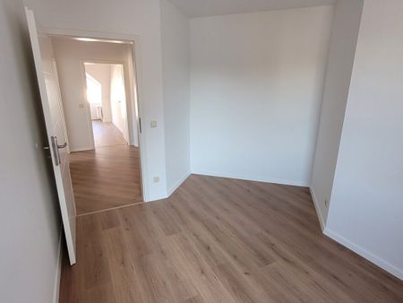 Gemütliche 3-Zi.-Whg. mit neuem Bad, neuem Laminatboden und Balkon in Dresden Weißig. - Foto 3