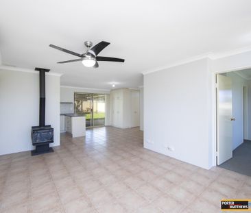 AMAZING FAMILY HOME! - Photo 4