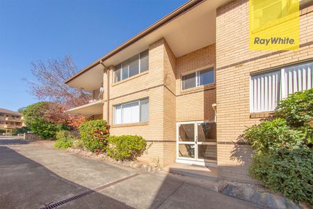 Prime Location! - Photo 3