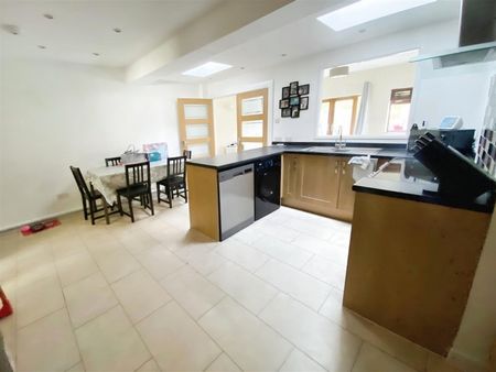 3 BED Terraced House To rent - Photo 4