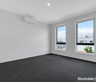 Modern Townhouse Living! - Photo 5