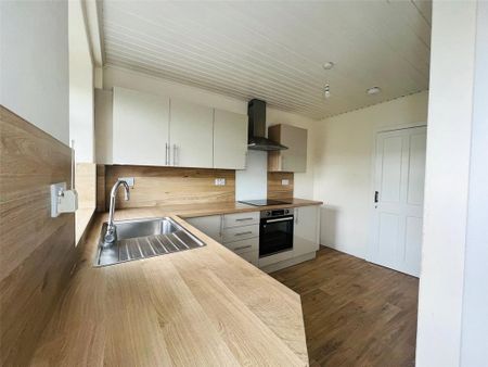 3 bedroom end of terrace house to rent - Photo 5