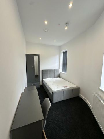 3 bedroom apartment to rent - Photo 4