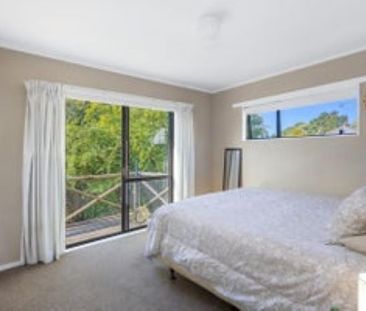 SUNNY 3 BEDROOM HOUSE, FULLY FENCED WITH DECK - Photo 3