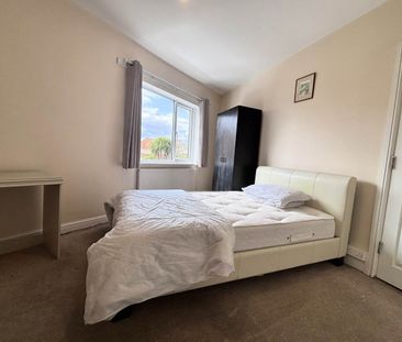 Portlands, Fairfield Avenue Bramley - Photo 4